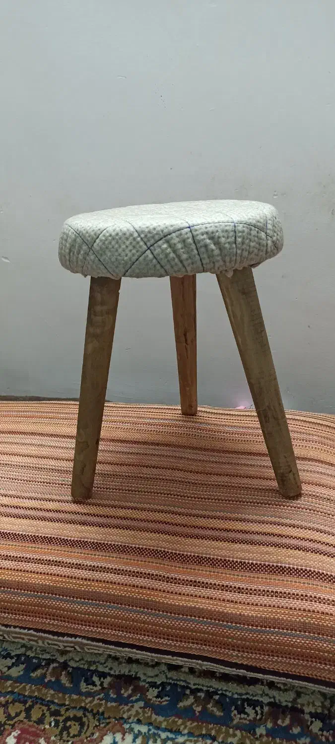 صندلی ۳ پایه و یا پاف|صندلی و نیمکت|آزادشهر, |دیوار