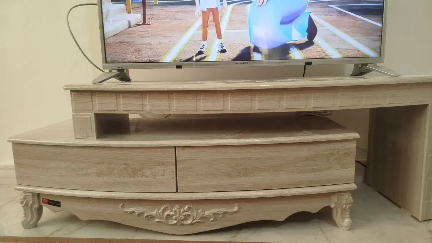 میز تی وی|میز تلویزیون|ورامین, ورامین|دیوار