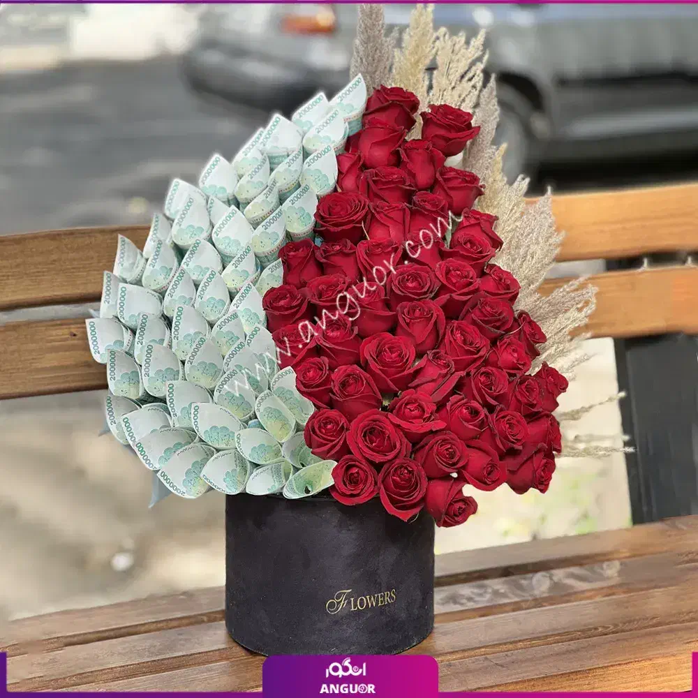 رز قرمز|گل مصنوعی|قم, باغ شازده|دیوار