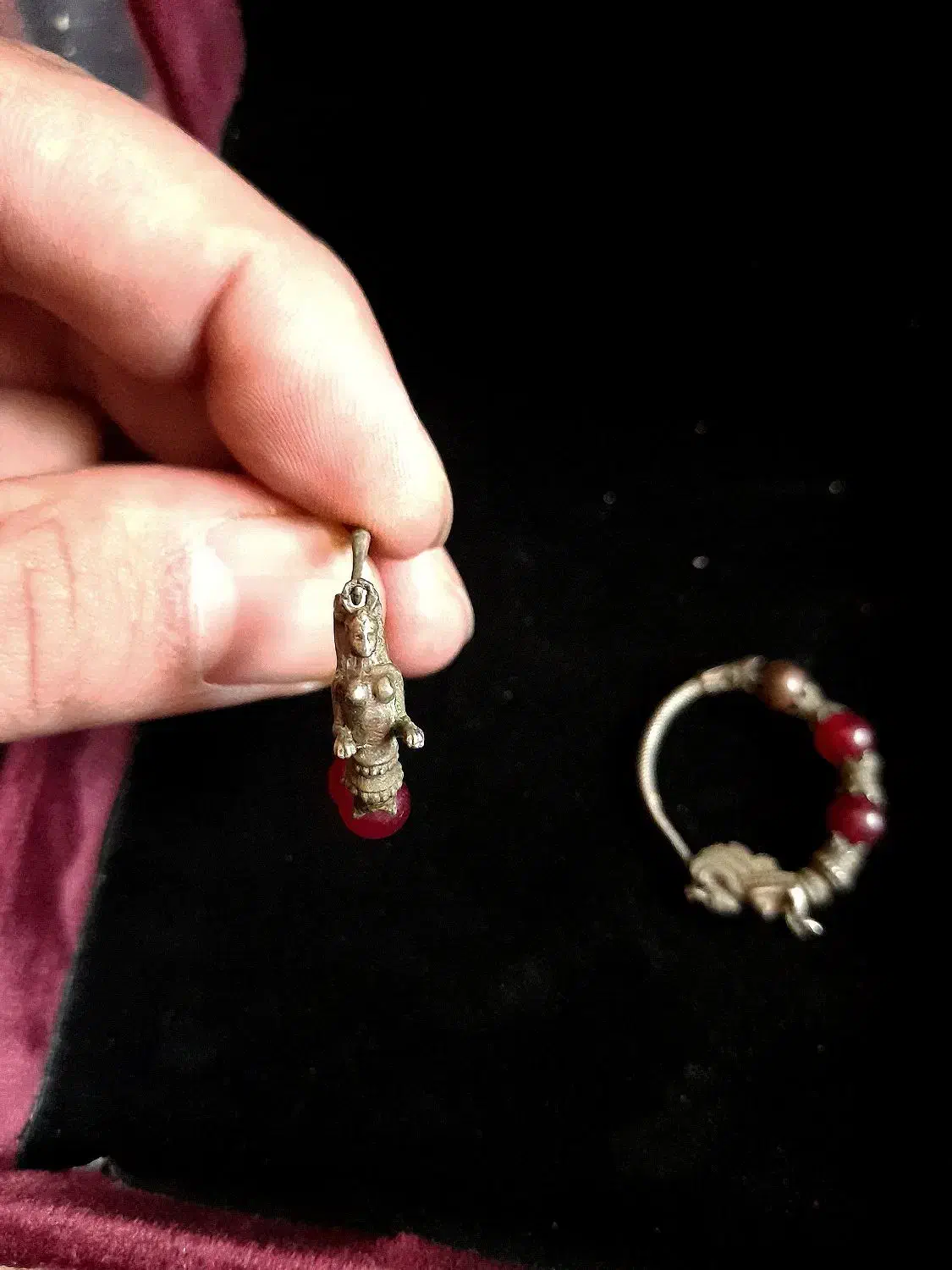 گوشواره نقره قدیمی|کلکسیون اشیاء عتیقه|رباط‌کریم, رباط‌کریم|دیوار