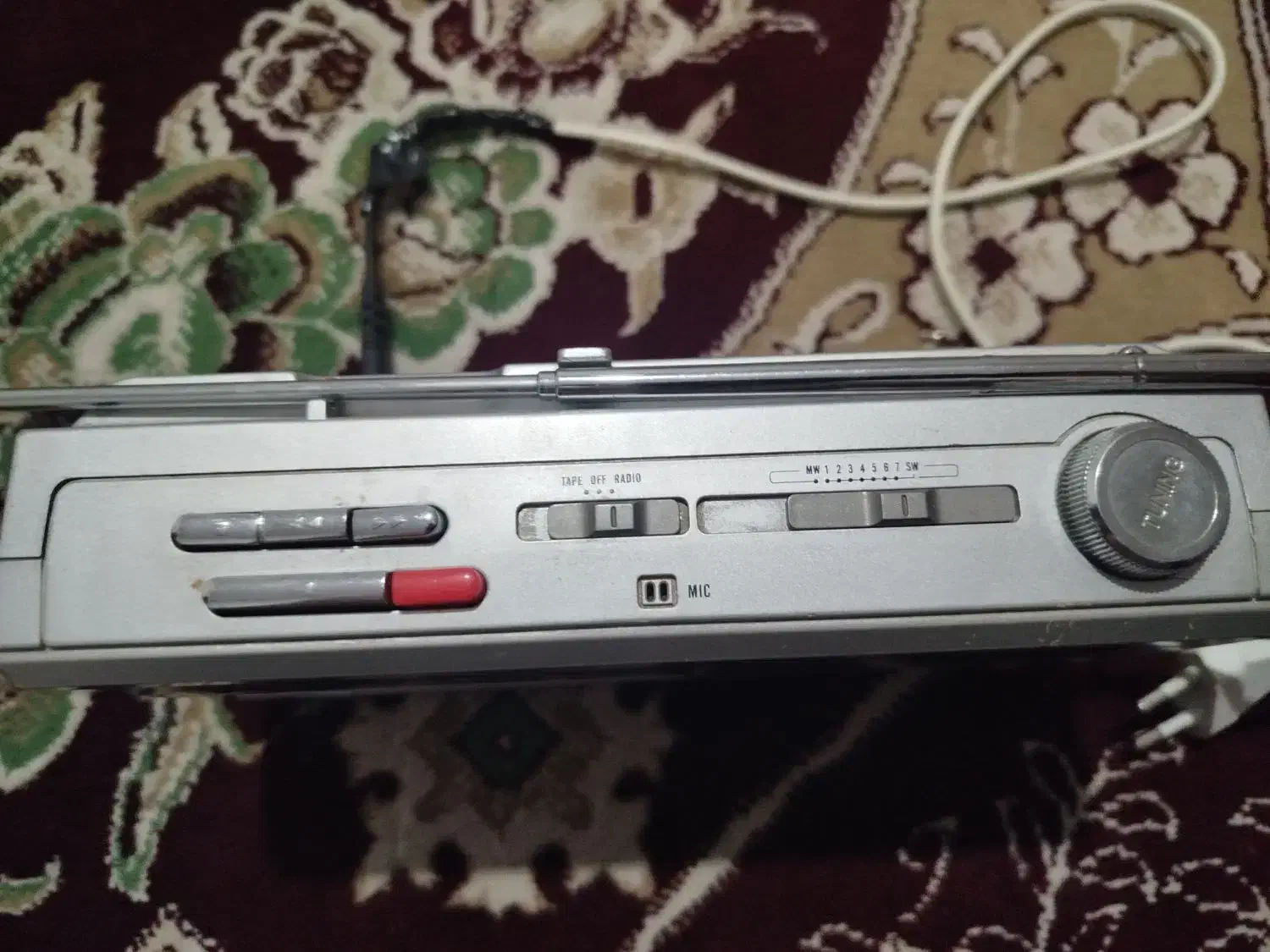 رادیو وضبط سالم فقط پوستش دو جا شکسته|سیستم صوتی خانگی|خرمآباد, |دیوار