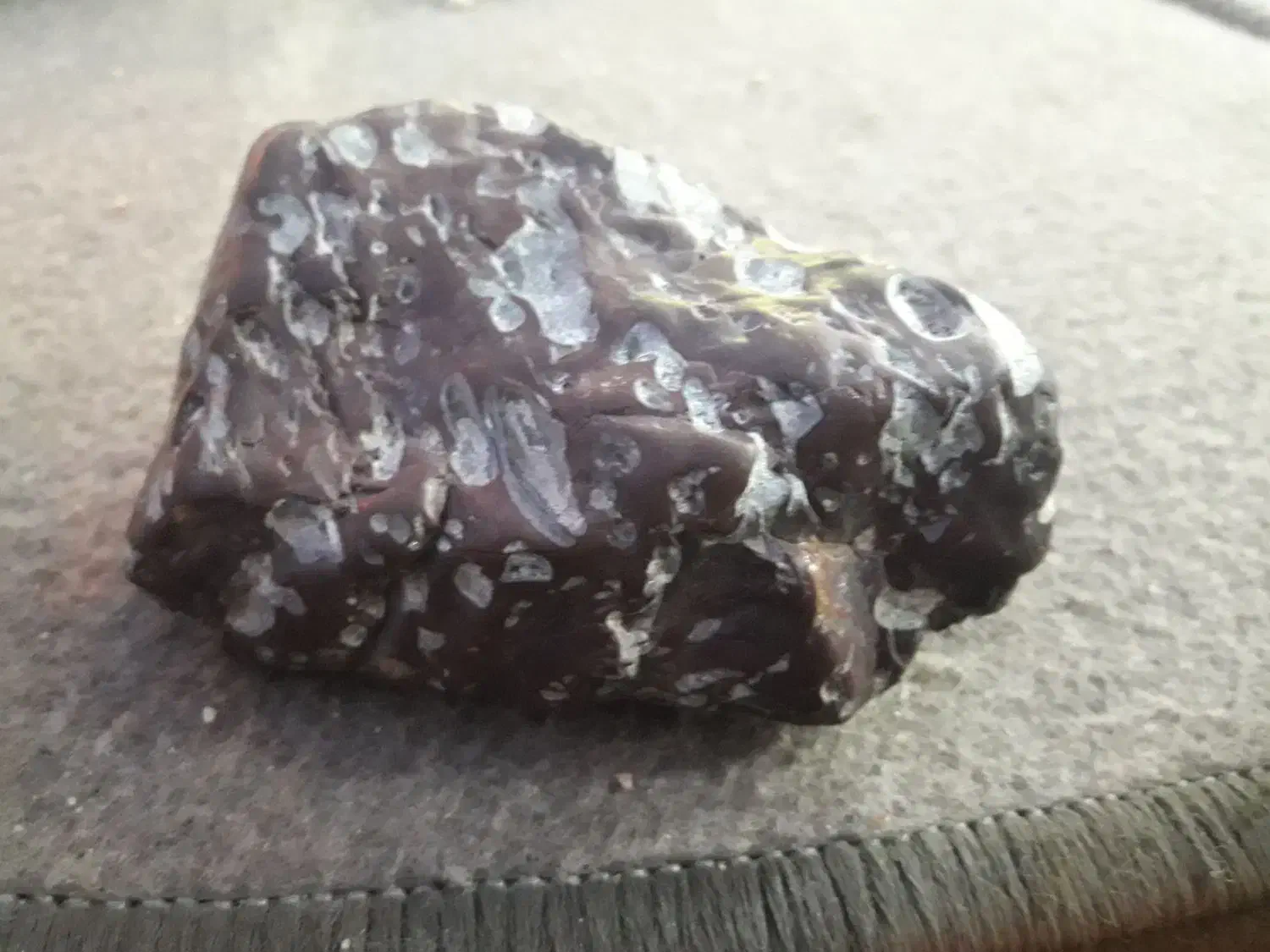 سنگ آسمانی باپوسته چرم۱۹۴گرمی فروش فوری|جواهرات|آباده, |دیوار