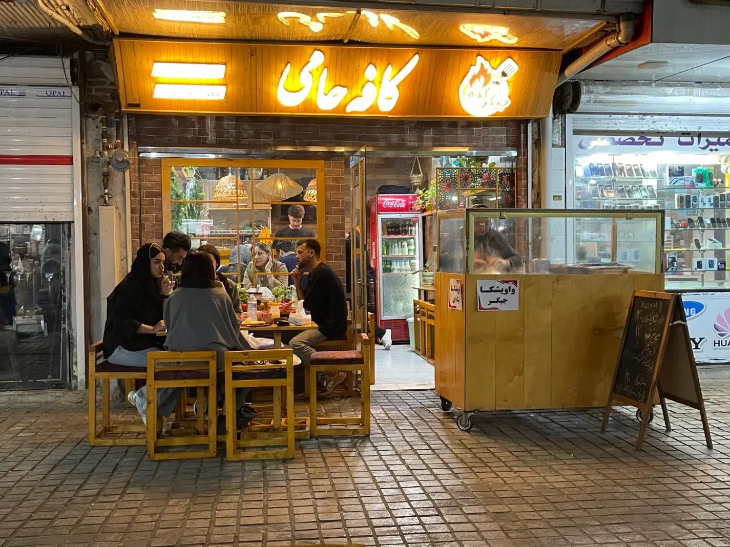 نیروی کار رستوران|استخدام خدمات فروشگاه و رستوران|رشت, چله خانه|دیوار