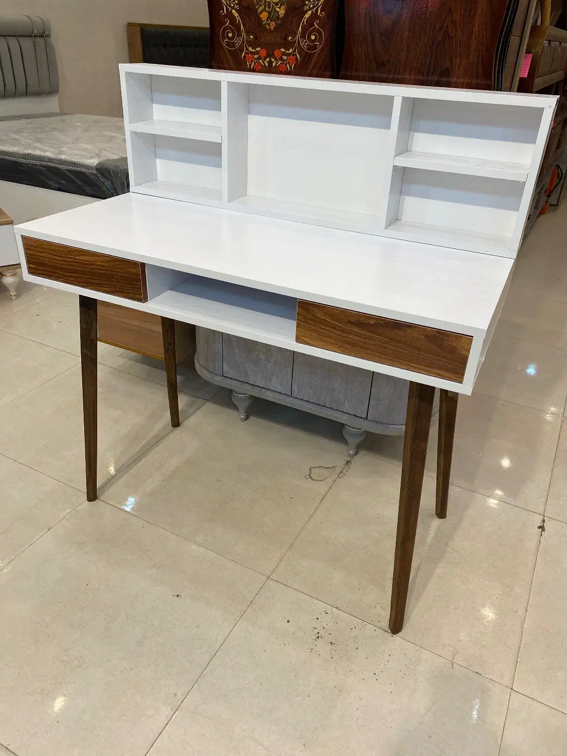 میزتحریر پایه خراطی|میز تحریر و کامپیوتر|کاشان, گارزگاه|دیوار