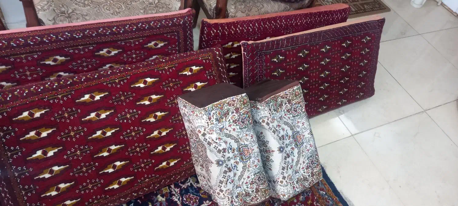 4 عدد پشتی بهمراه 2 عدد پالشتک|پشتی|اصفهان, شهرک کاوه|دیوار