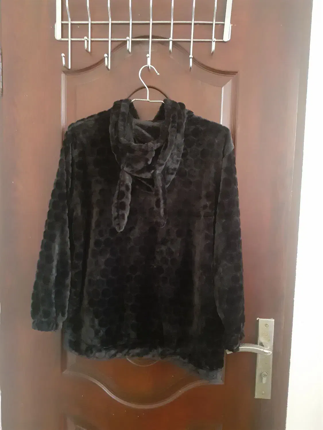 سویشرت|لباس|کیش, |دیوار