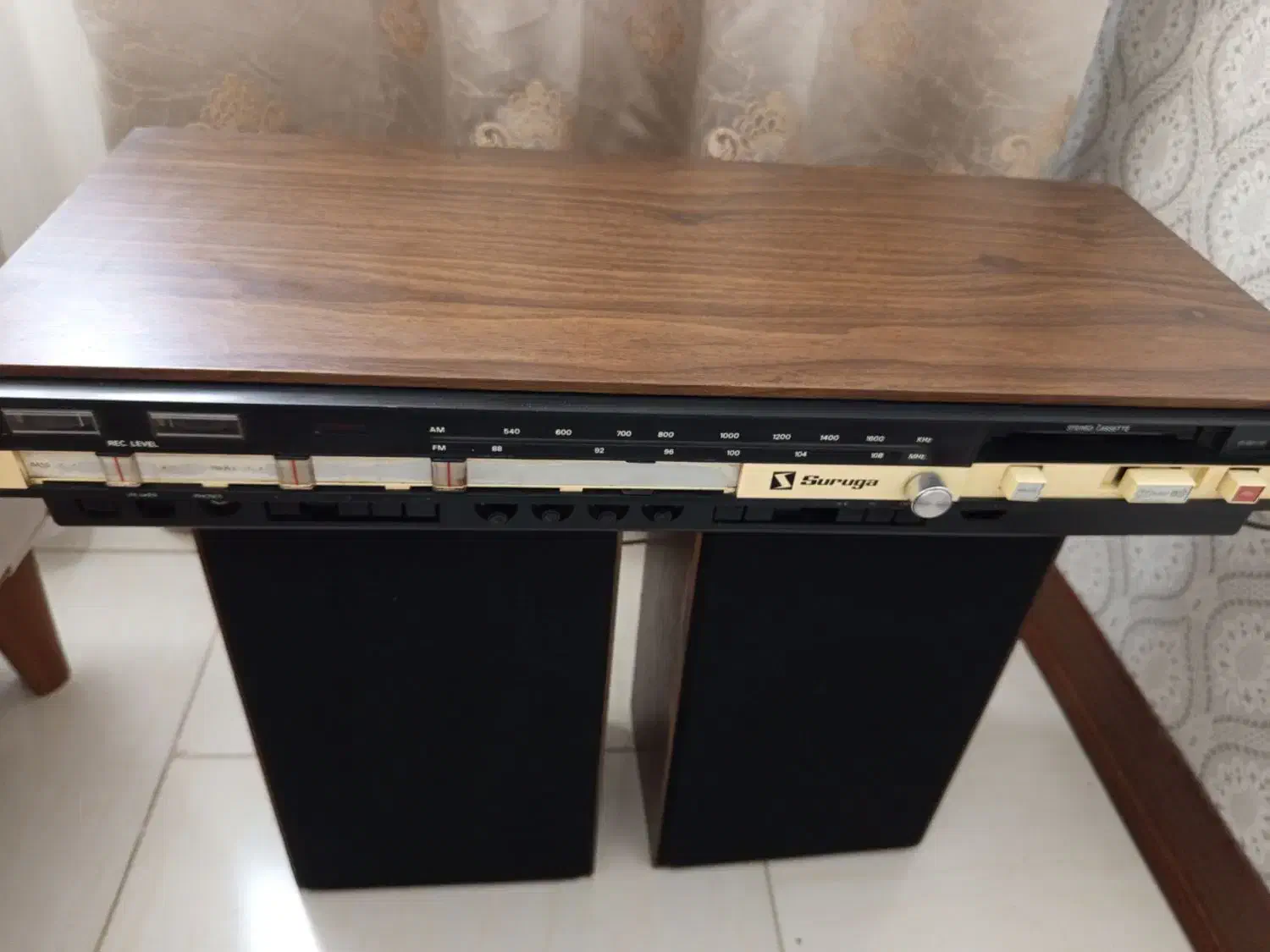 رادیو ظبط کاست سوروگا عتیقه|کلکسیون اشیاء عتیقه|پرند, فاز ۶|دیوار