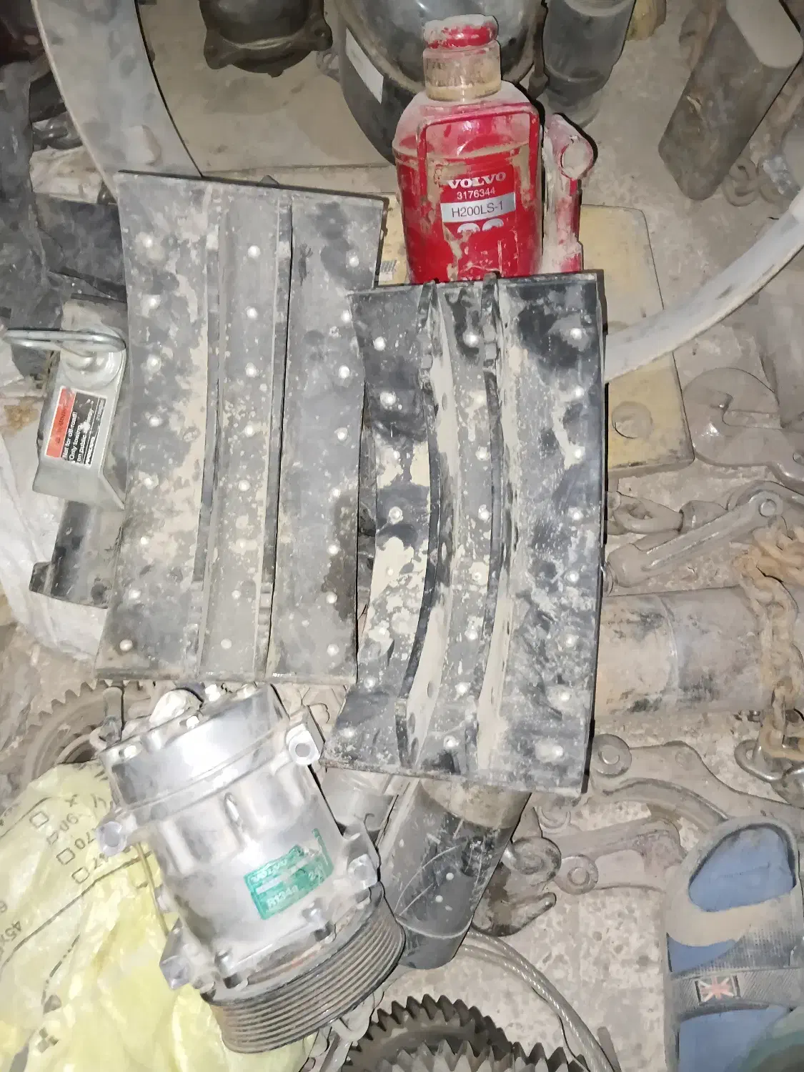 لوازم اصلی Volvo  استوک|قطعات یدکی و لوازم جانبی|بوئین و میاندشت, |دیوار