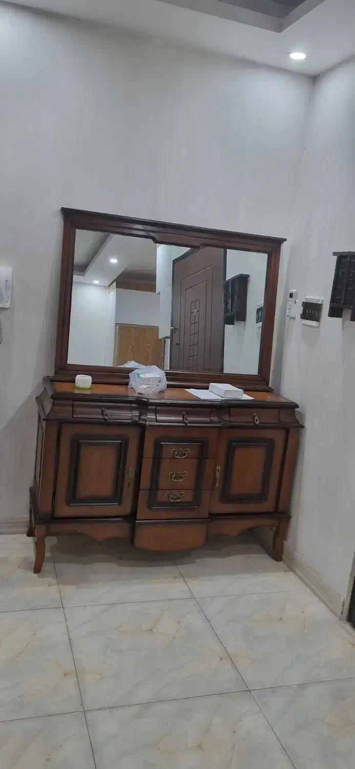 ایینه و کنسول در حد خیلی نو|بوفه، ویترین، کنسول|محمدشهر, عباس آباد|دیوار