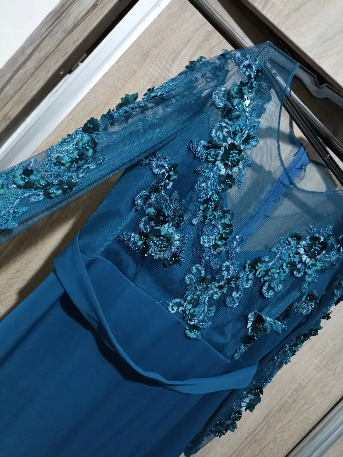 پیرهن مجلسی|لباس|تبریز, |دیوار