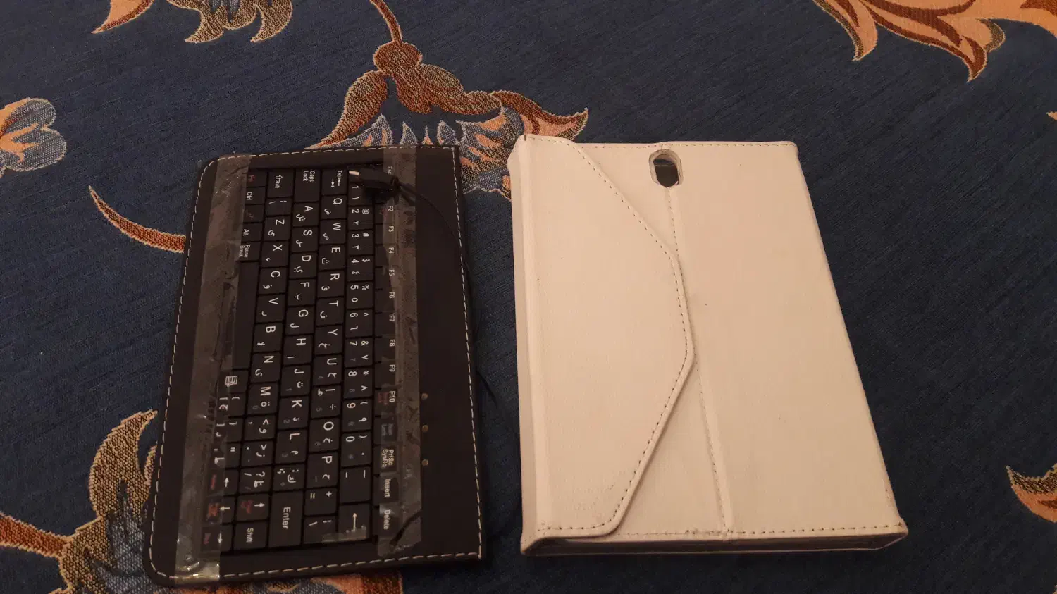 قاب تبلت و کیبرد تبلت|لوازم جانبی موبایل و تبلت|میانه, |دیوار