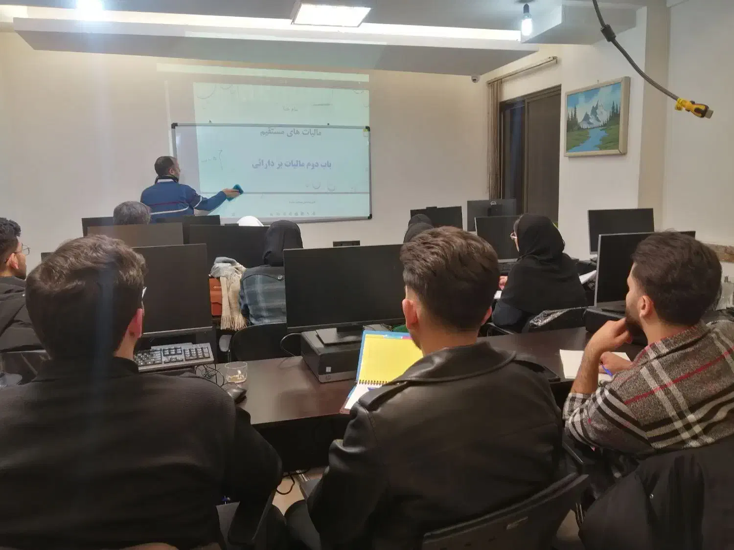 اجاره اتاق مدیریتی کلاس درس ،مشاوره ساعتی پروژکتور|اجارهٔ کوتاهمدت دفتر کار و فضای آموزشی|تبریز, |دیوار