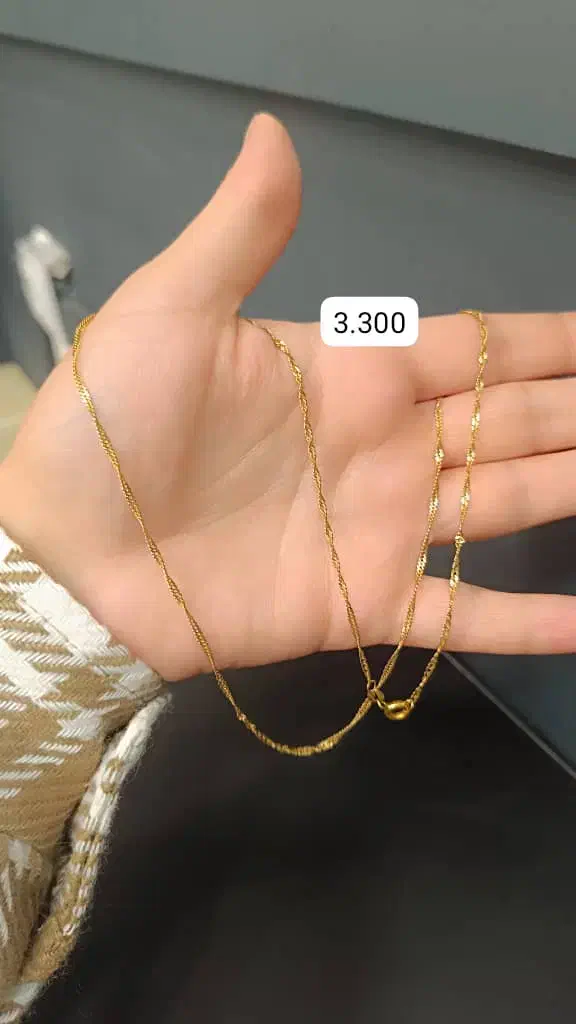 مدال ورساچ ویترینی و زنجیر|جواهرات|یاسوج, |دیوار