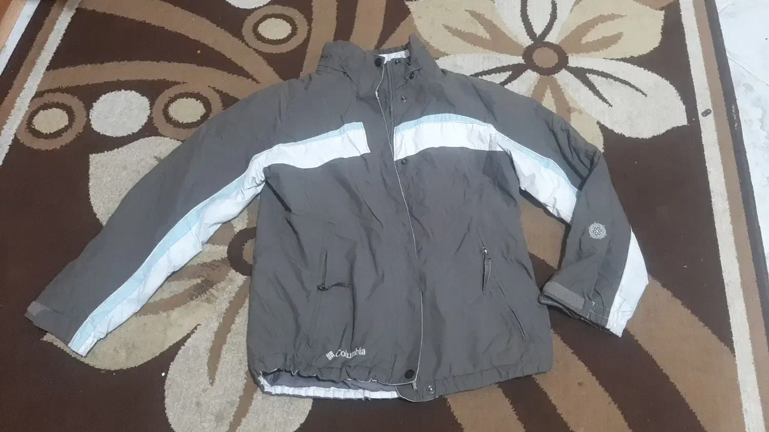 کاپشن کلمبیا|لباس|فردیس, شهرک هفده شهریور|دیوار