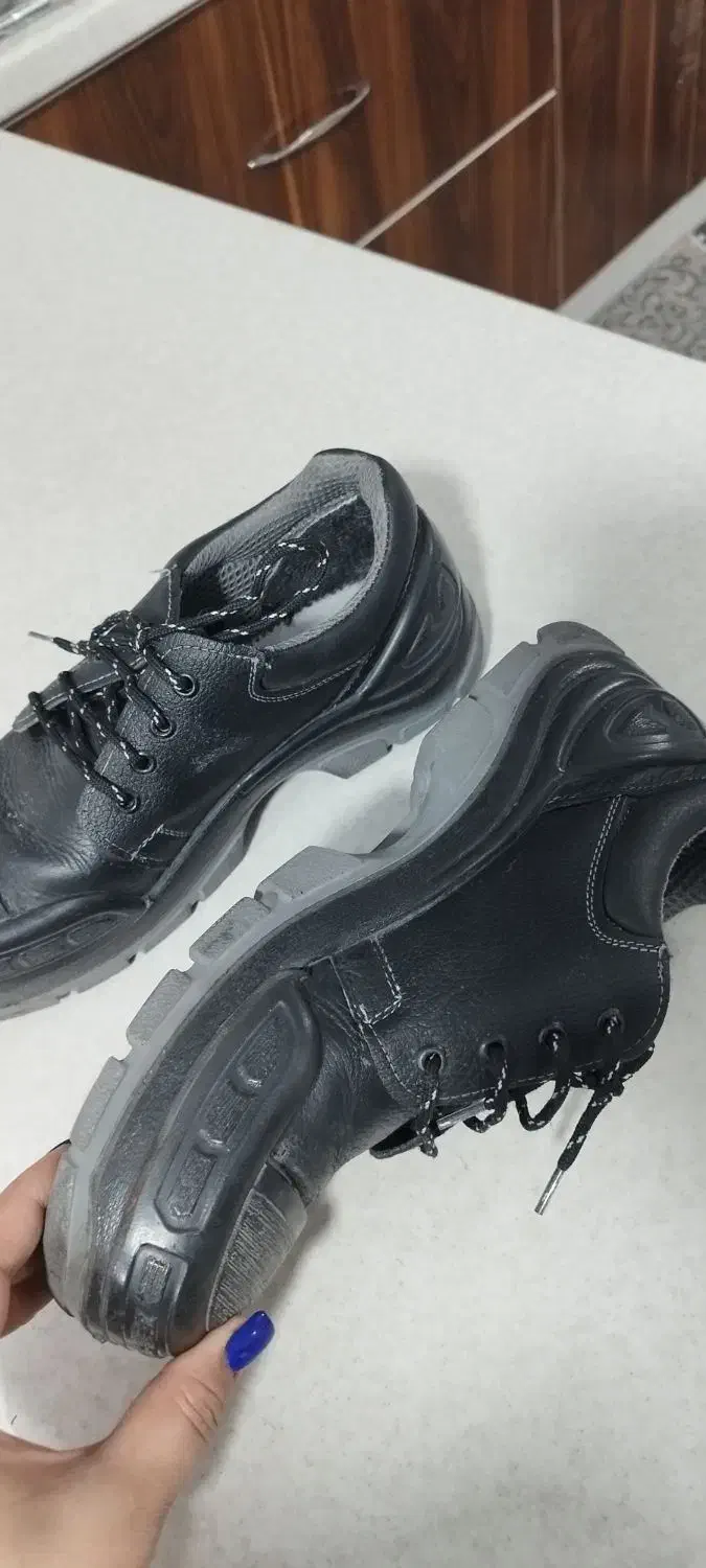 کفش ایمنی در حد نو|کیف، کفش، کمربند|گرمدره, |دیوار