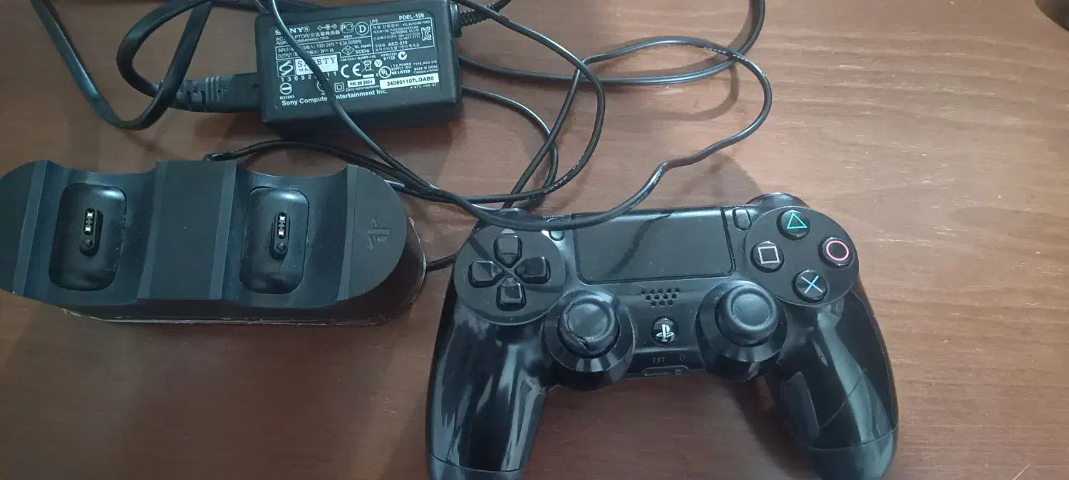 دسته و پایه شارژ ps4|کنسول، بازی ویدئویی و آنلاین|پاکدشت, پاکدشت (مامازند)|دیوار