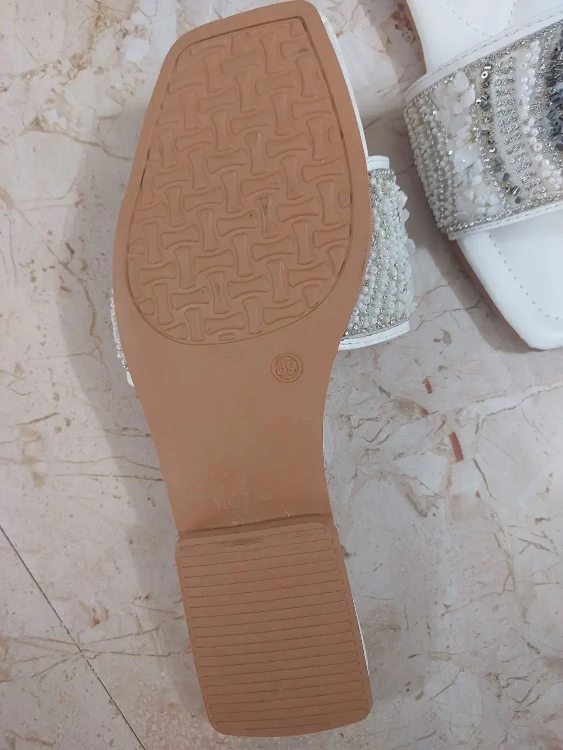 صندل زنانه دخترانه نامزدی جشن عروسی|کیف، کفش، کمربند|اصفهان, قلعه طبره|دیوار