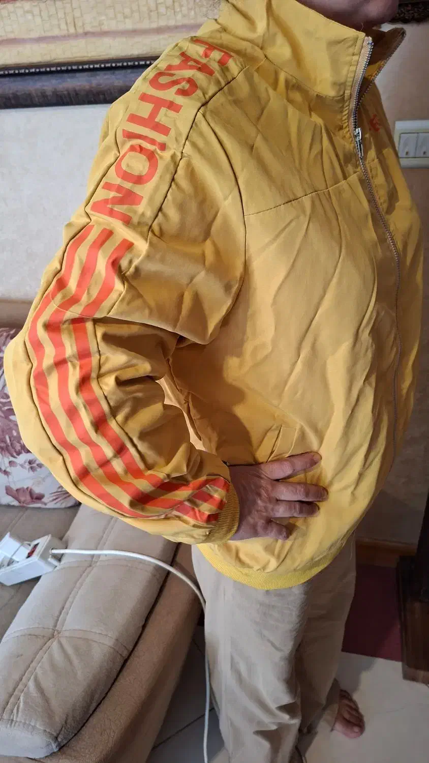 کاپشن سوییشرت|لباس|اصفهان, سرچشمه|دیوار