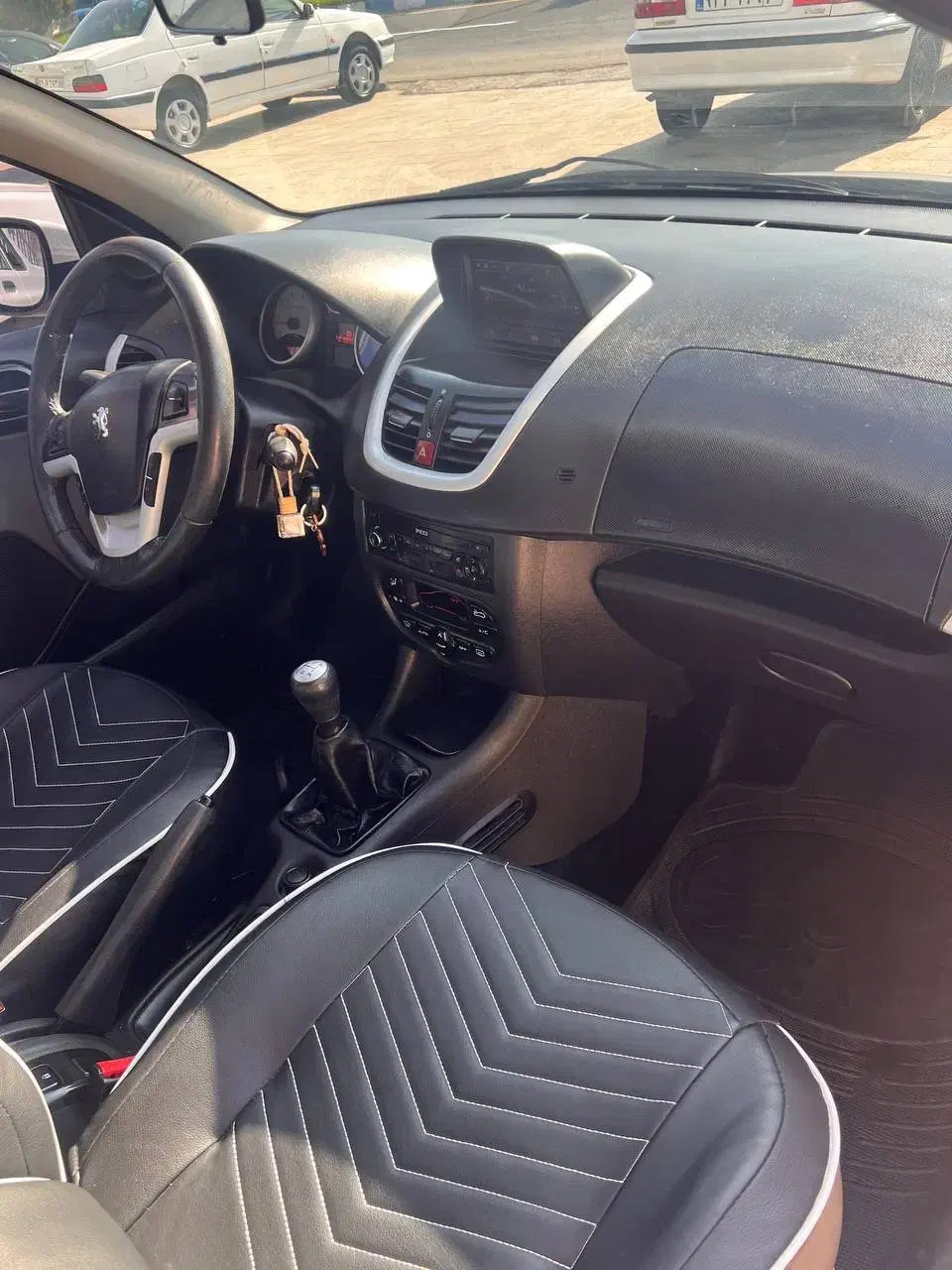 پژو 207 مدل 402 پانوراما دنده  در حد درجه یک|خودرو سواری و وانت|صومعه‌سرا, |دیوار