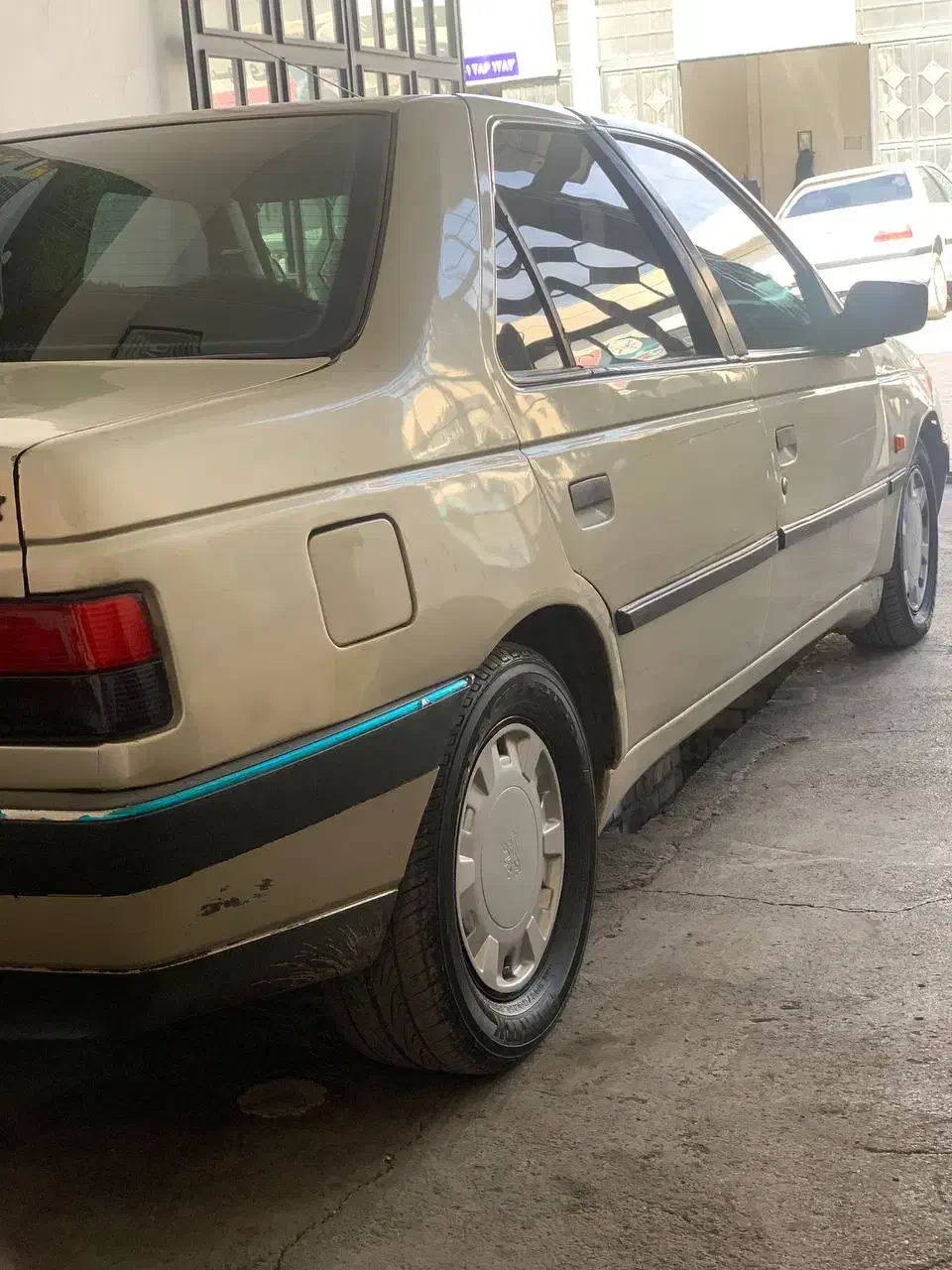 پژو405مدل84بژ|خودرو سواری و وانت|فریمان, |دیوار