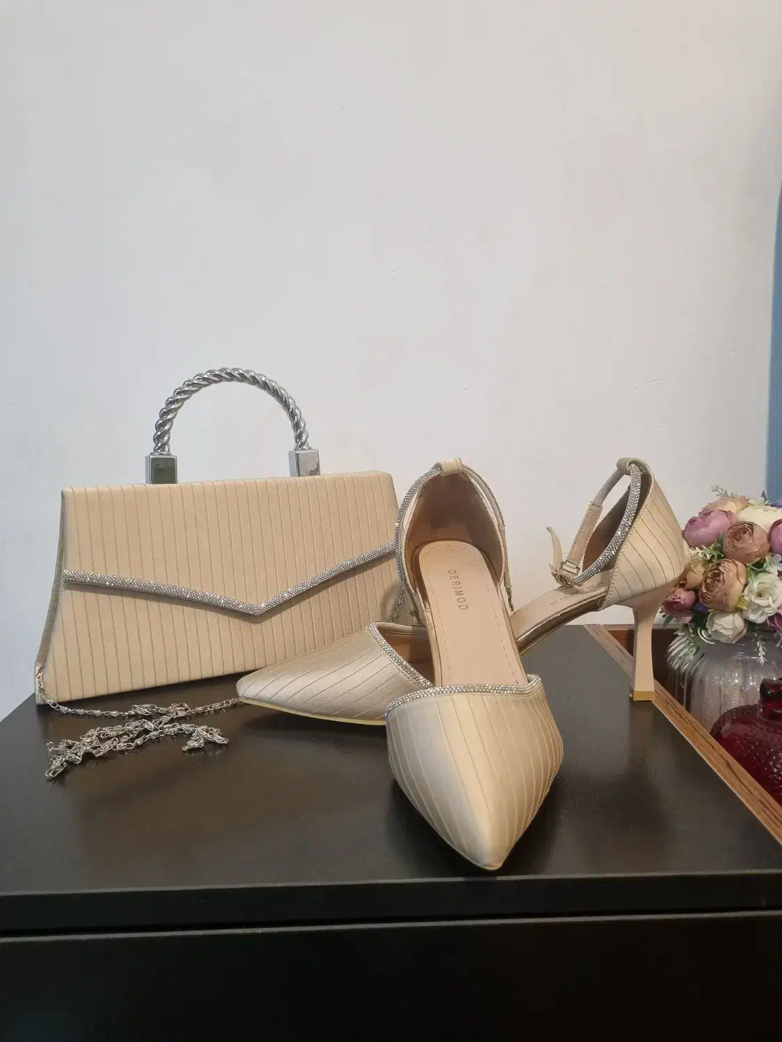 کیف و کفش مجلسی|کیف، کفش، کمربند|رشت, کوی جام جم|دیوار