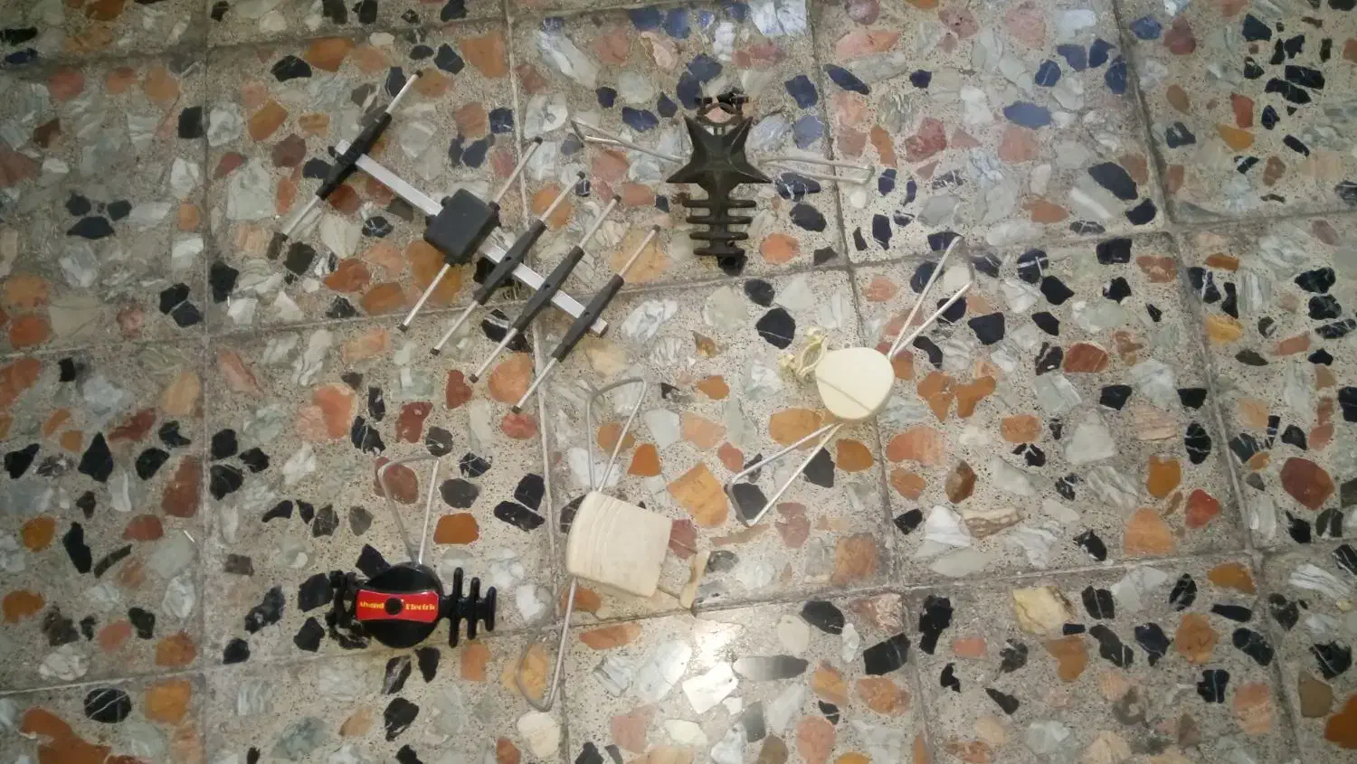 انتن|صوتی و تصویری|فردیس, داوری|دیوار