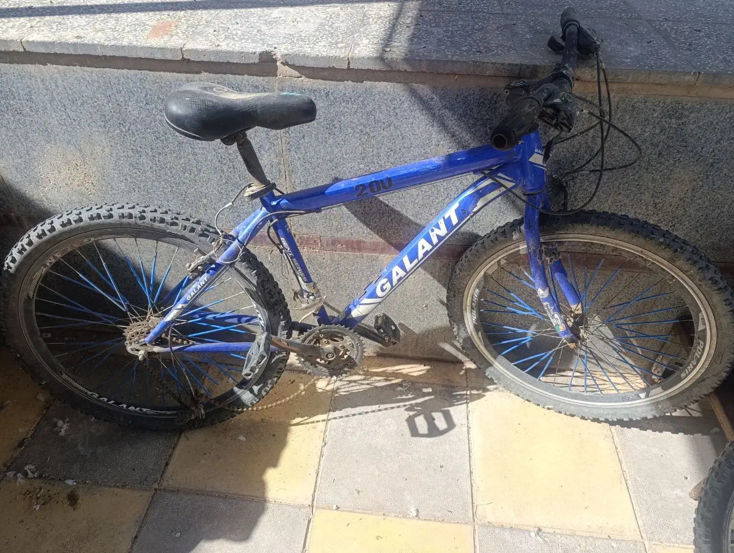 دوچرخه|دوچرخه، اسکیت، اسکوتر|زاویه, |دیوار