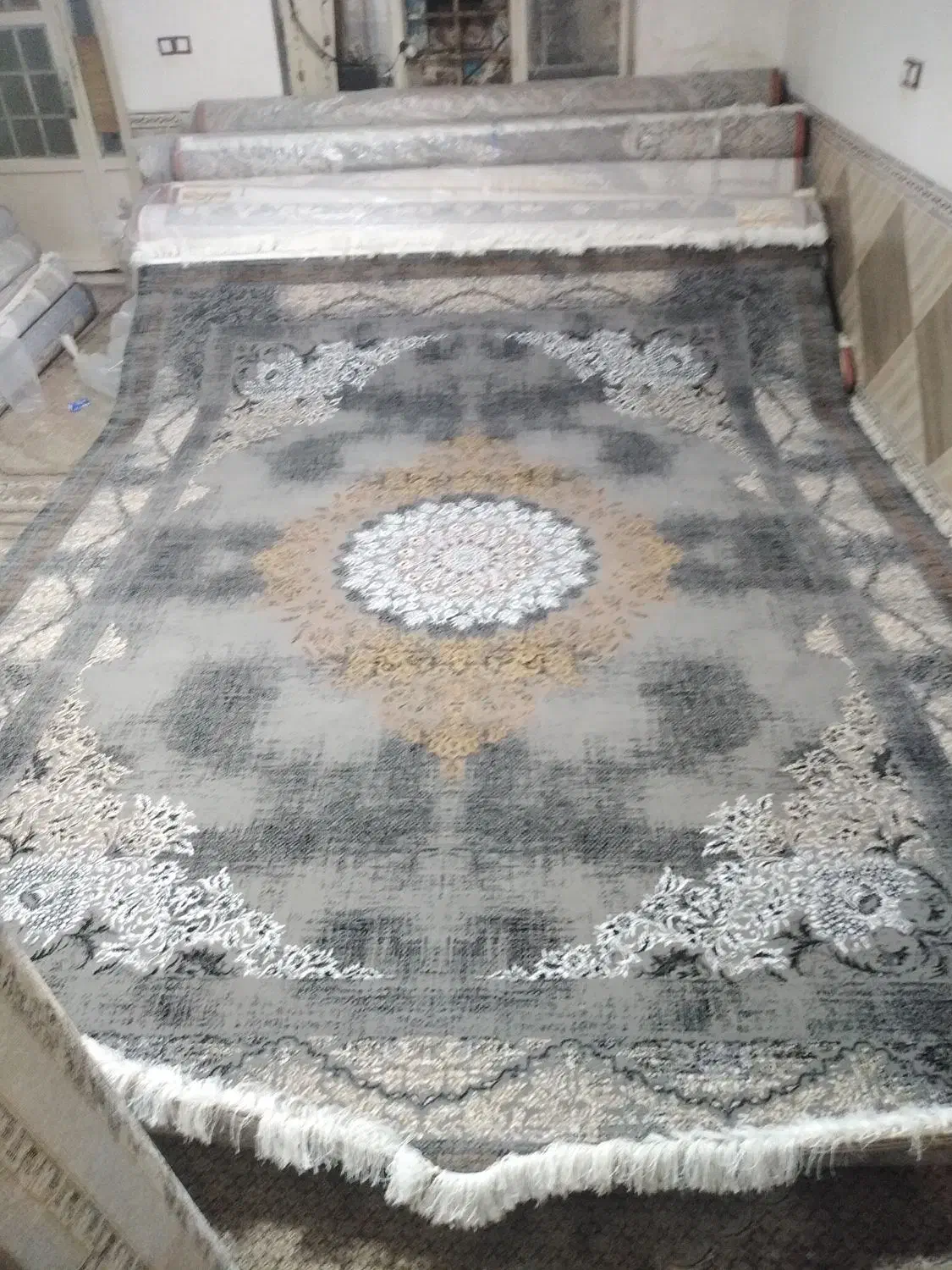 فرش شاهنشین|فرش|شیراز, شهرک رضوان|دیوار