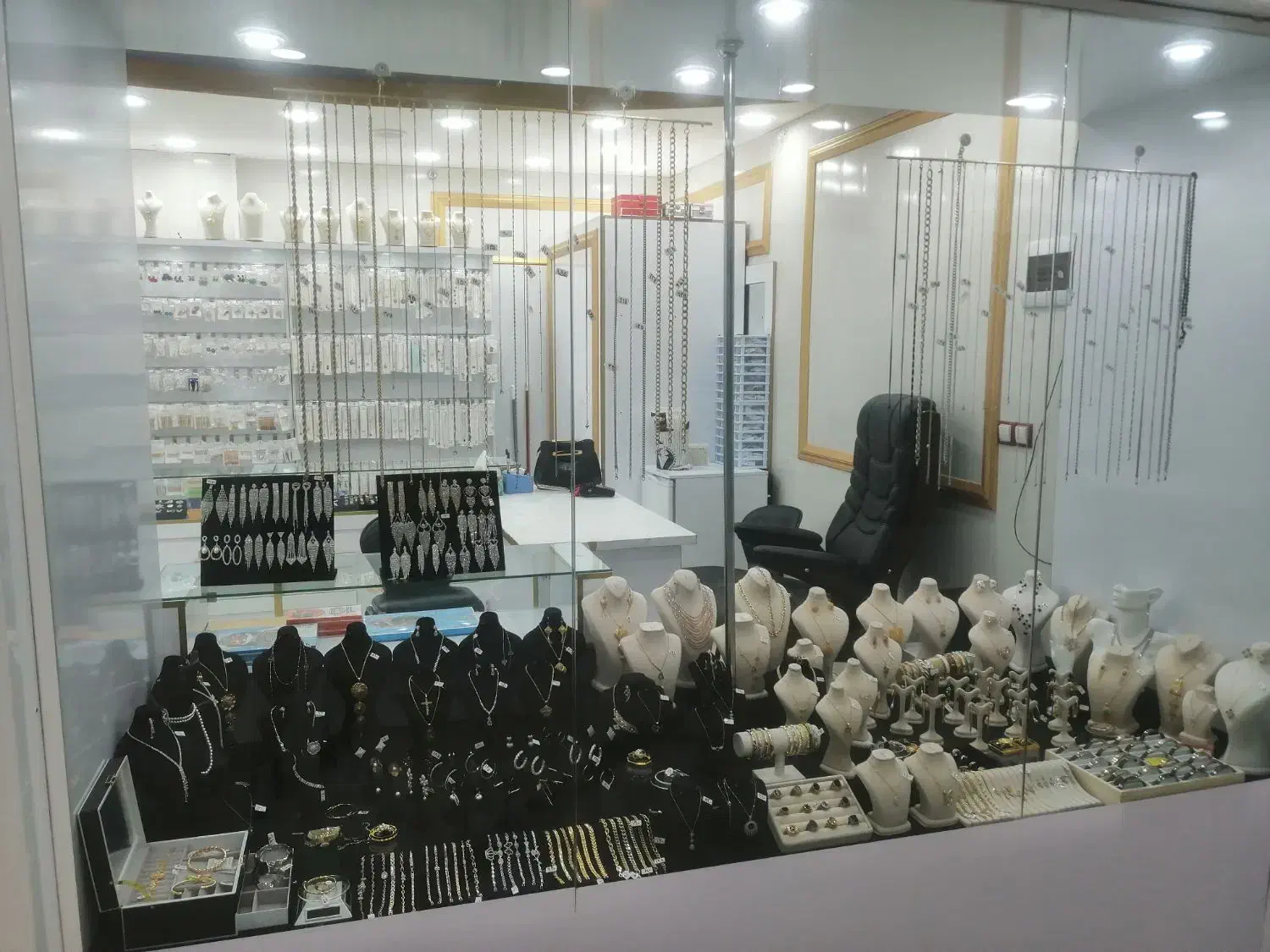 هدیه روز مادر. زیر قیمت بدلیجات مرکزی|زیورآلات و اکسسوری|مرودشت, دولت آباد|دیوار