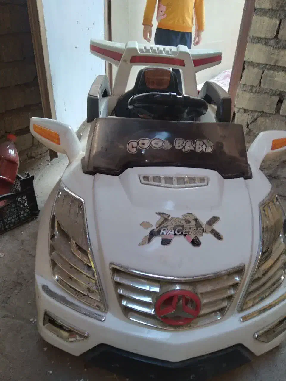 یک عدد ماشین شارژی|اسباب‌بازی بچه|قم, شهرک فاطمیه|دیوار