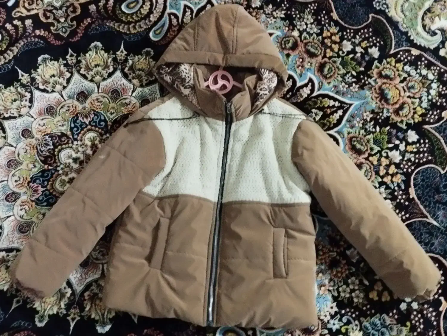 کاپشن|لباس|اراک, |دیوار