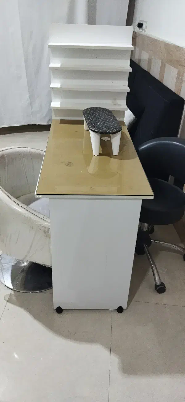 وسایل آرایشگری|آرایشگاه و سالن‌های زیبایی|شاهین دژ, |دیوار