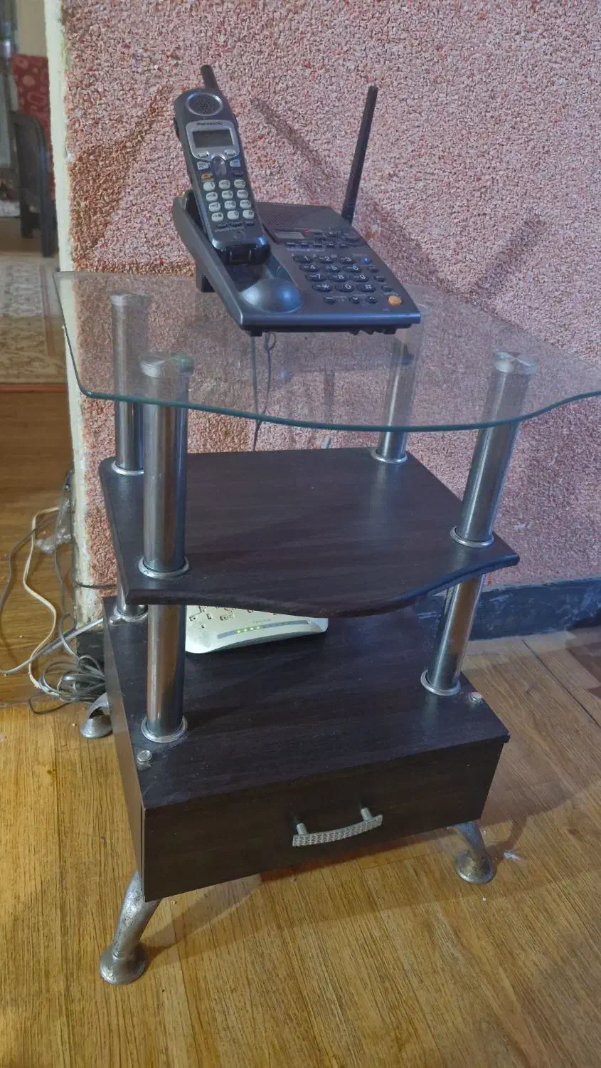 میز تلفن کشو دار  کاملا سالم سه طبقه+یک کشو|میز تلفن|بندرعباس, |دیوار