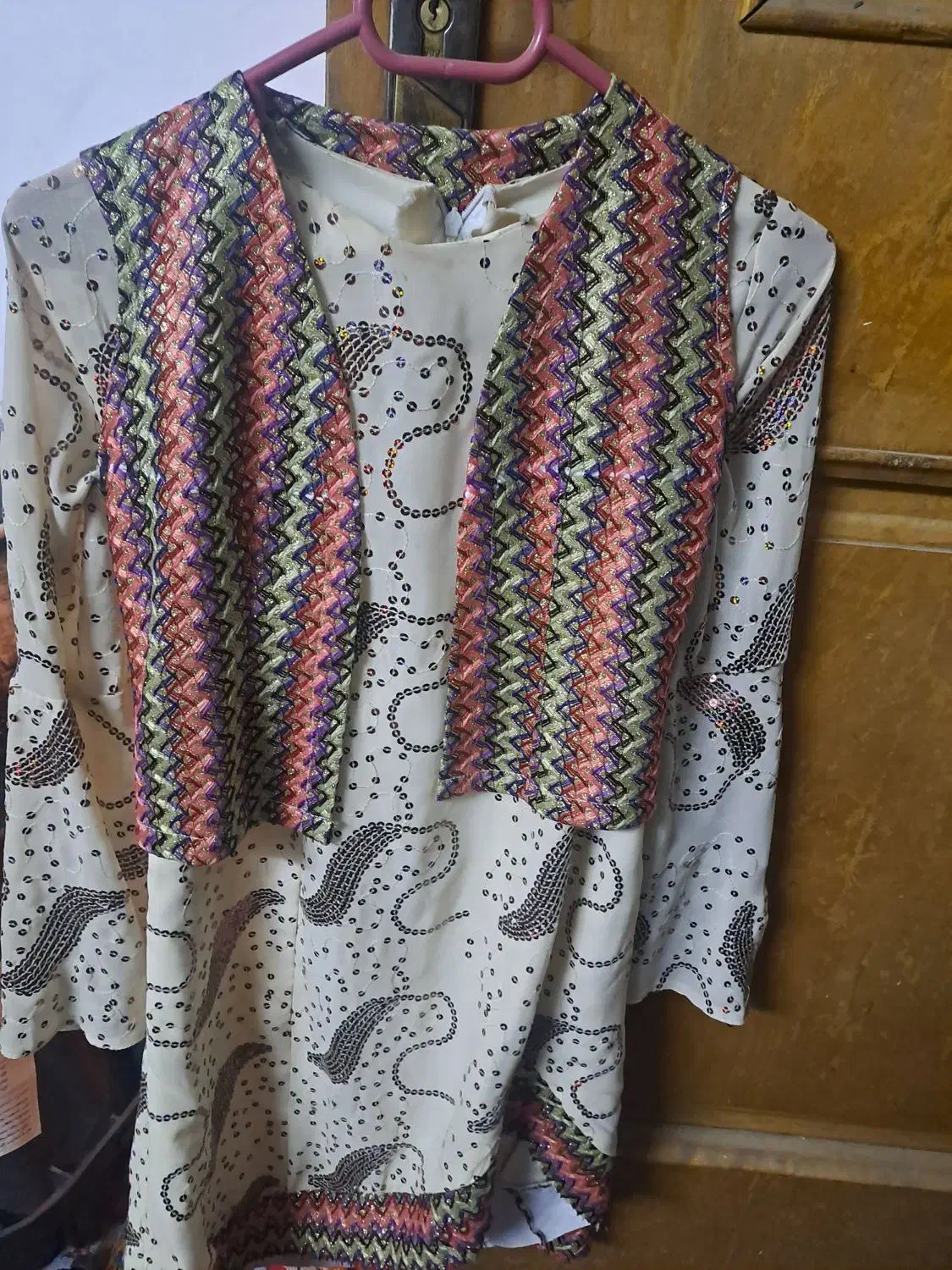 لباس محلی|لباس|اصفهان, جاوان|دیوار