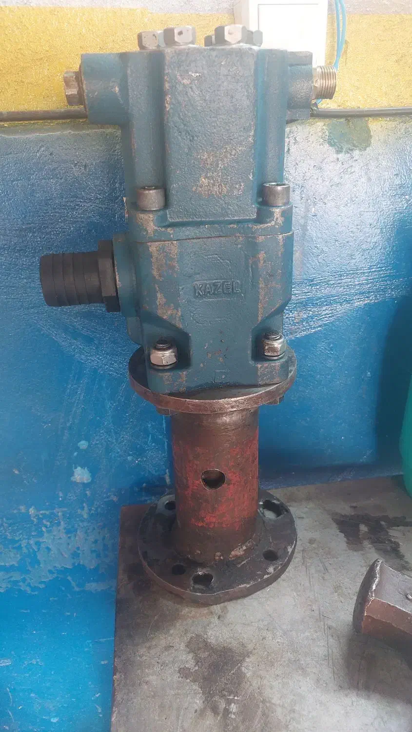 پمپ روغن بیل تراکتور|قطعات یدکی و لوازم جانبی|بشاریات, |دیوار