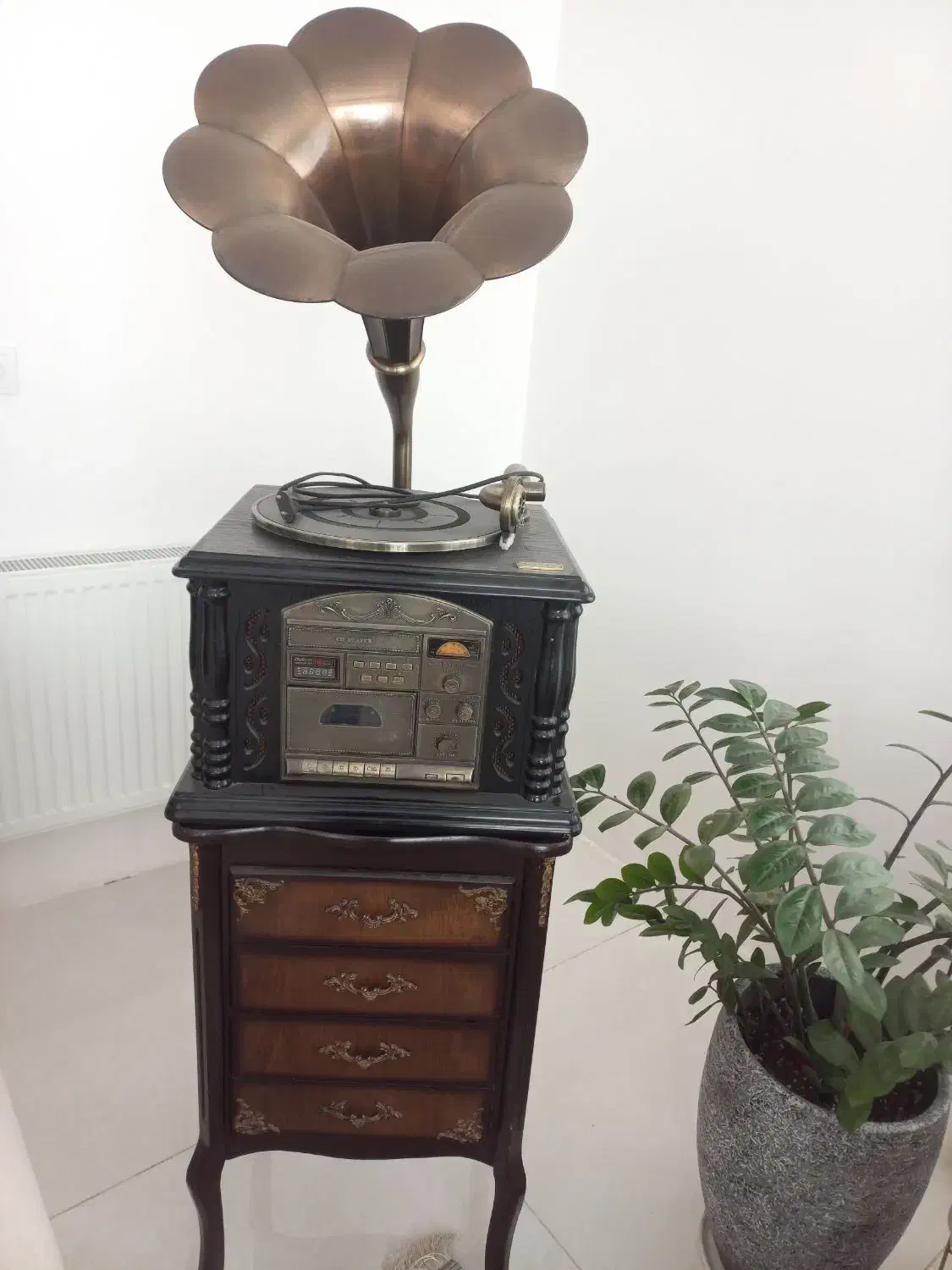 گرامافون والتر المان|کلکسیون اشیاء عتیقه|گرگان, |دیوار