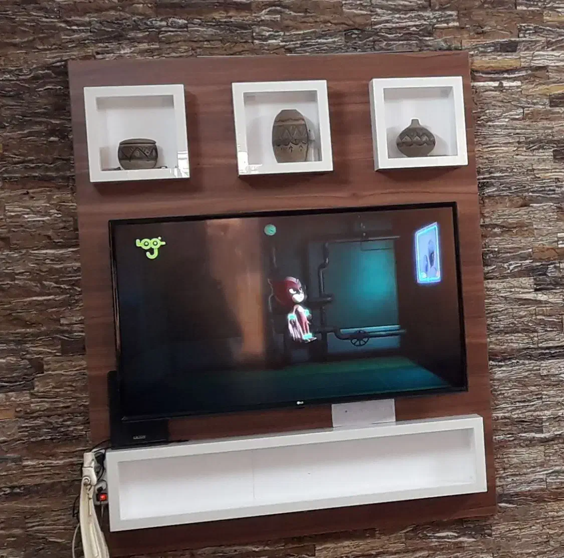 تیوی وال|میز تلویزیون|قم, سراجه (۱۵ خرداد)|دیوار