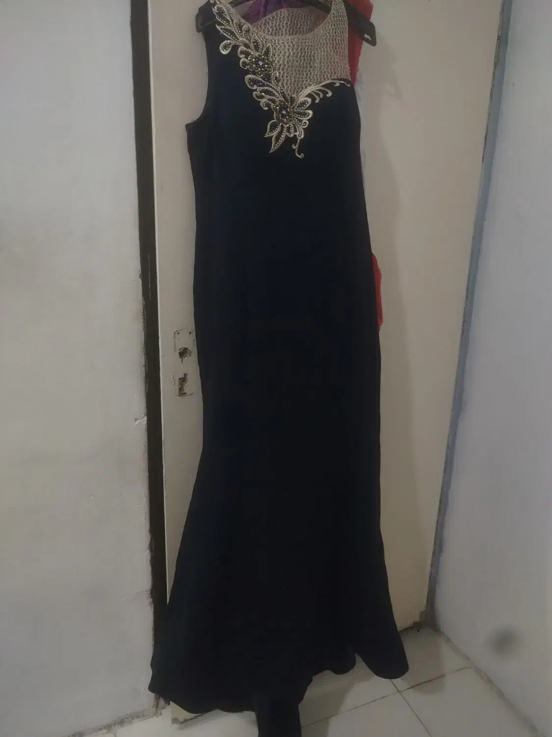 لباس|لباس|مشهد, دانشجو|دیوار