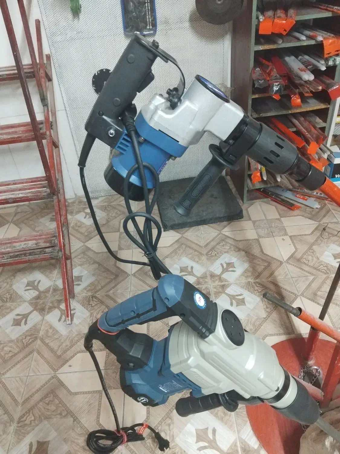 چکش تخریب ۸۱۰|ماشینآلات صنعتی|اصفهان, باغ فدک|دیوار