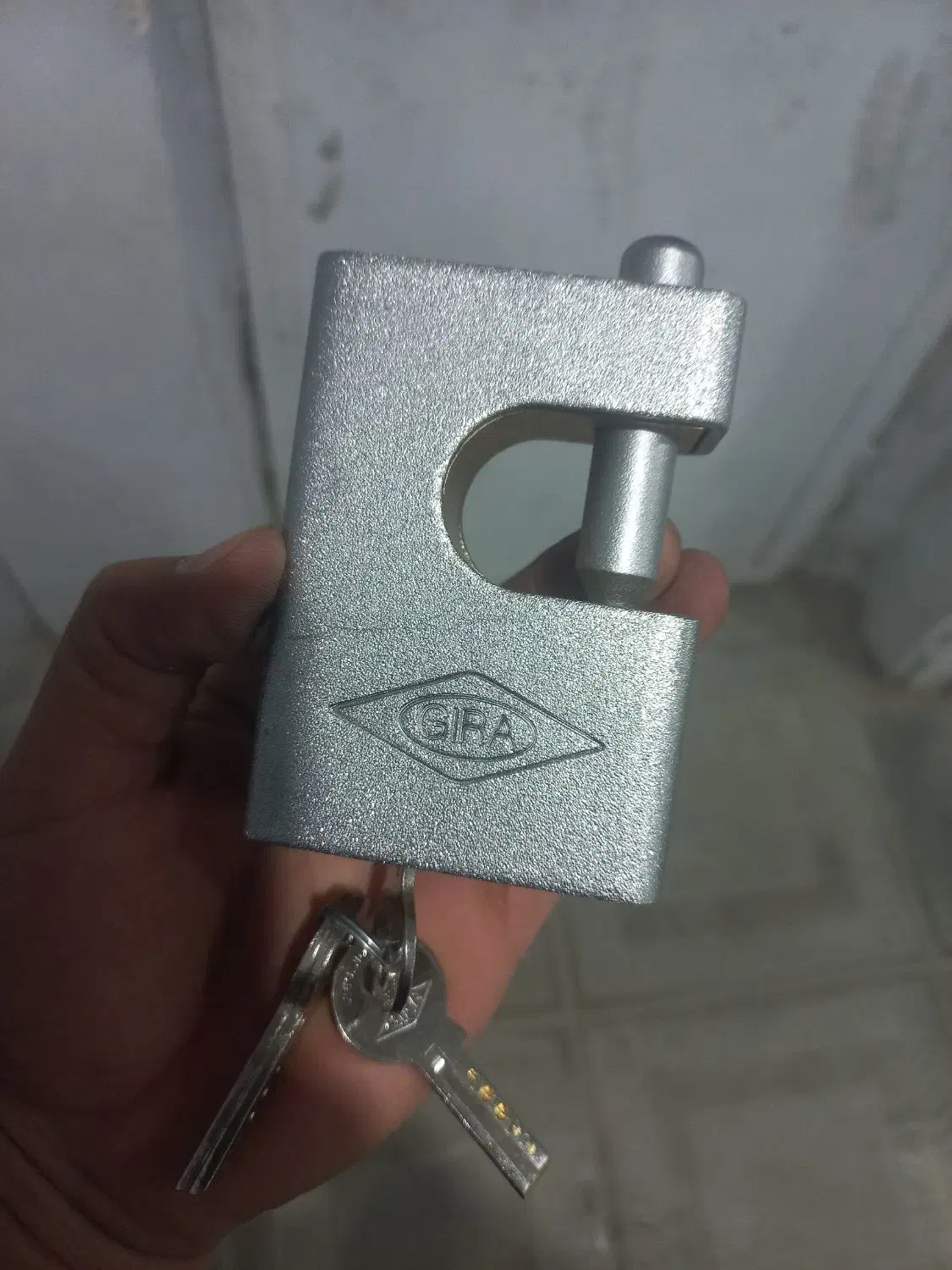 قفل کتابی گیرا|ابزارآلات|بومهن, |دیوار