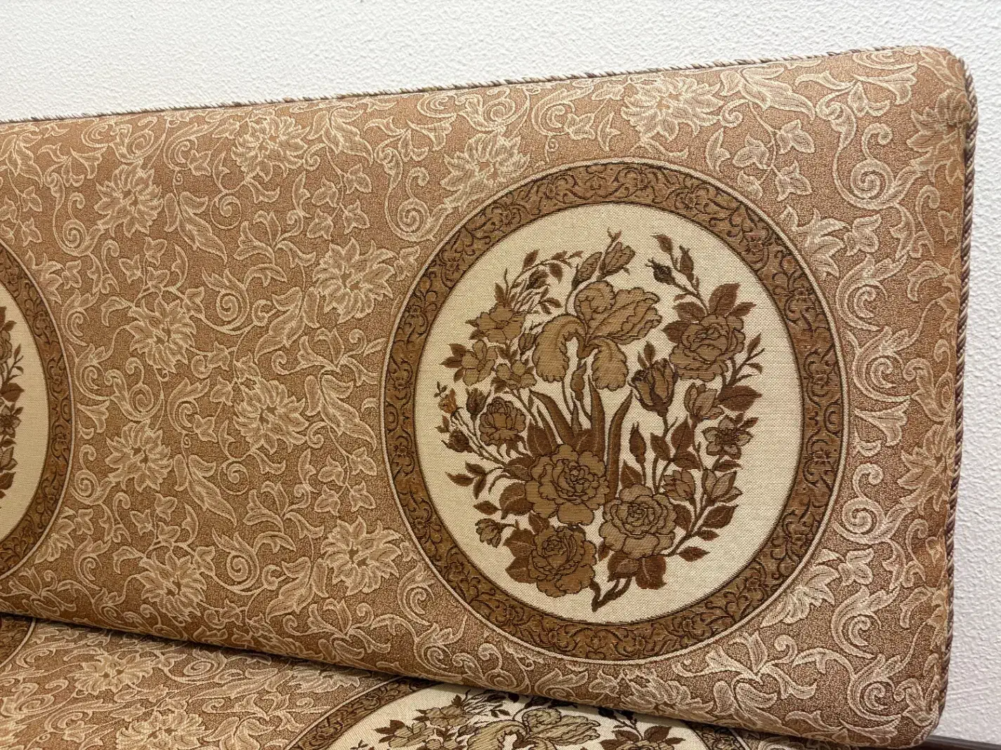 پشتی|پشتی|شاهین‌شهر, خانه کارگر|دیوار