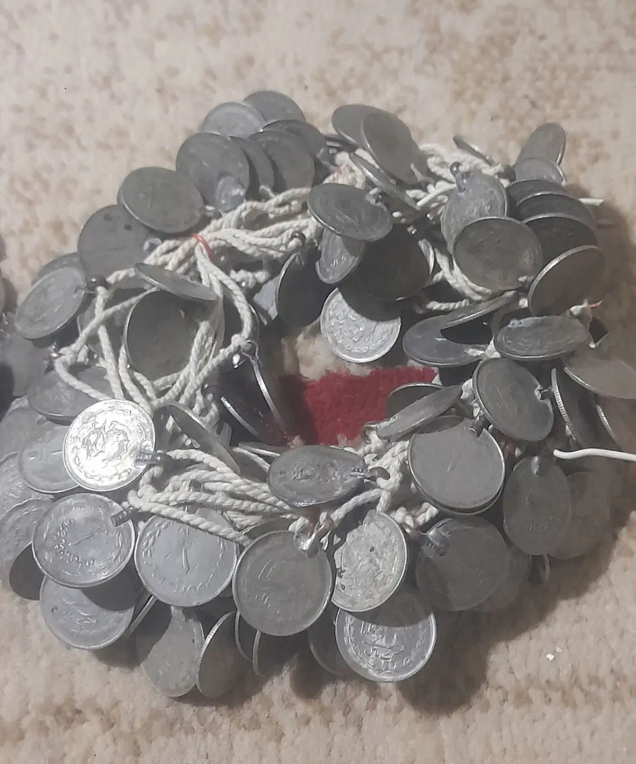 سکه وکمربند|کلکسیون سکه، تمبر، اسکناس|شیراز, کوشک میدان|دیوار