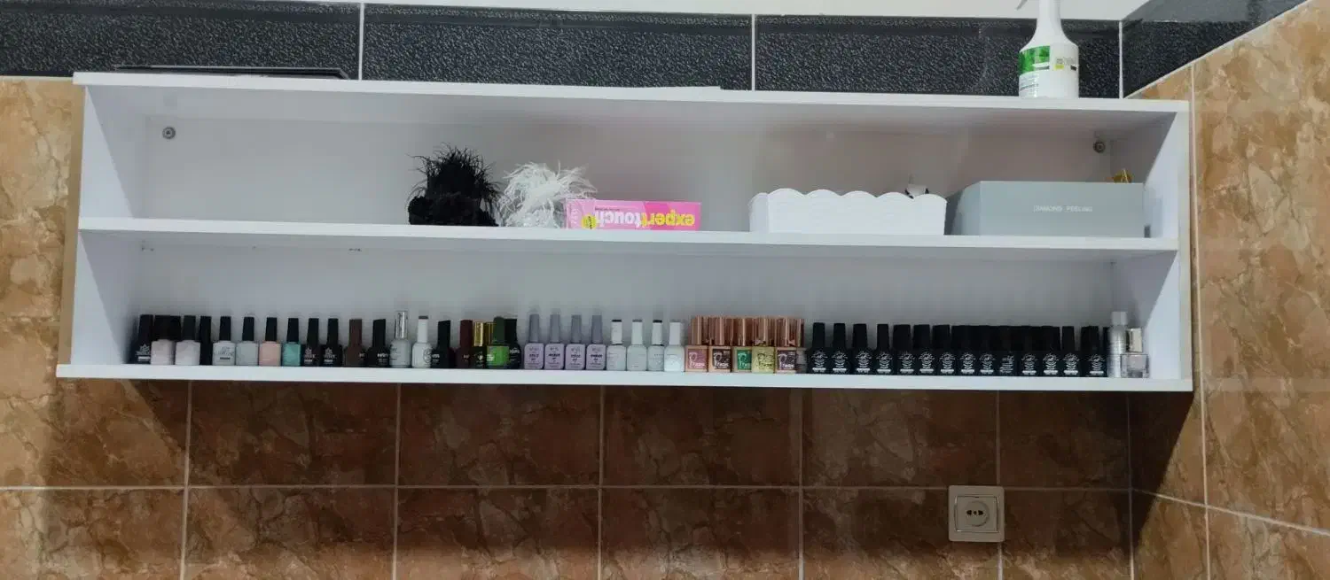 تخت، میز، قفسه|آرایشگاه و سالن‌های زیبایی|پارس‌آباد, |دیوار