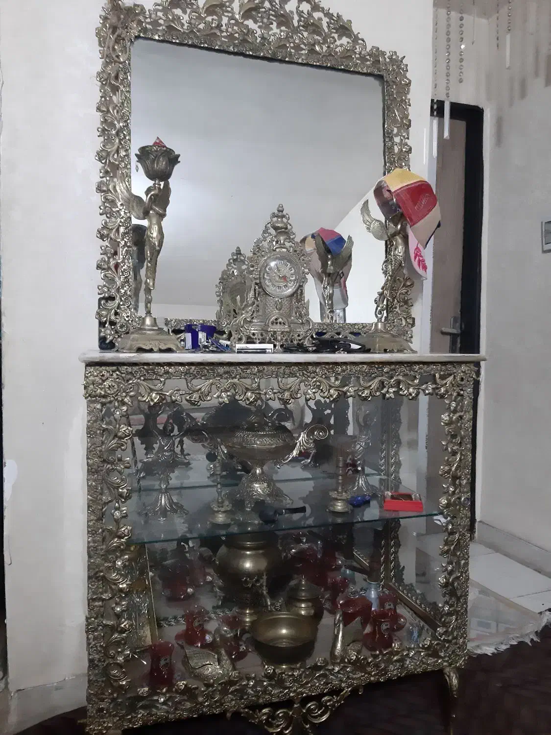 وسایل برنجی|بوفه، ویترین، کنسول|نسیم‌شهر, |دیوار