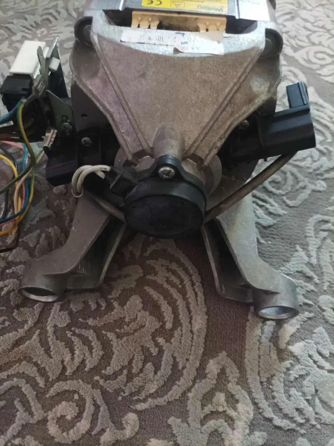 موتورلباسشویی خارجی|ماشین لباسشویی و خشک‌کن لباس|فولادشهر, B1|دیوار