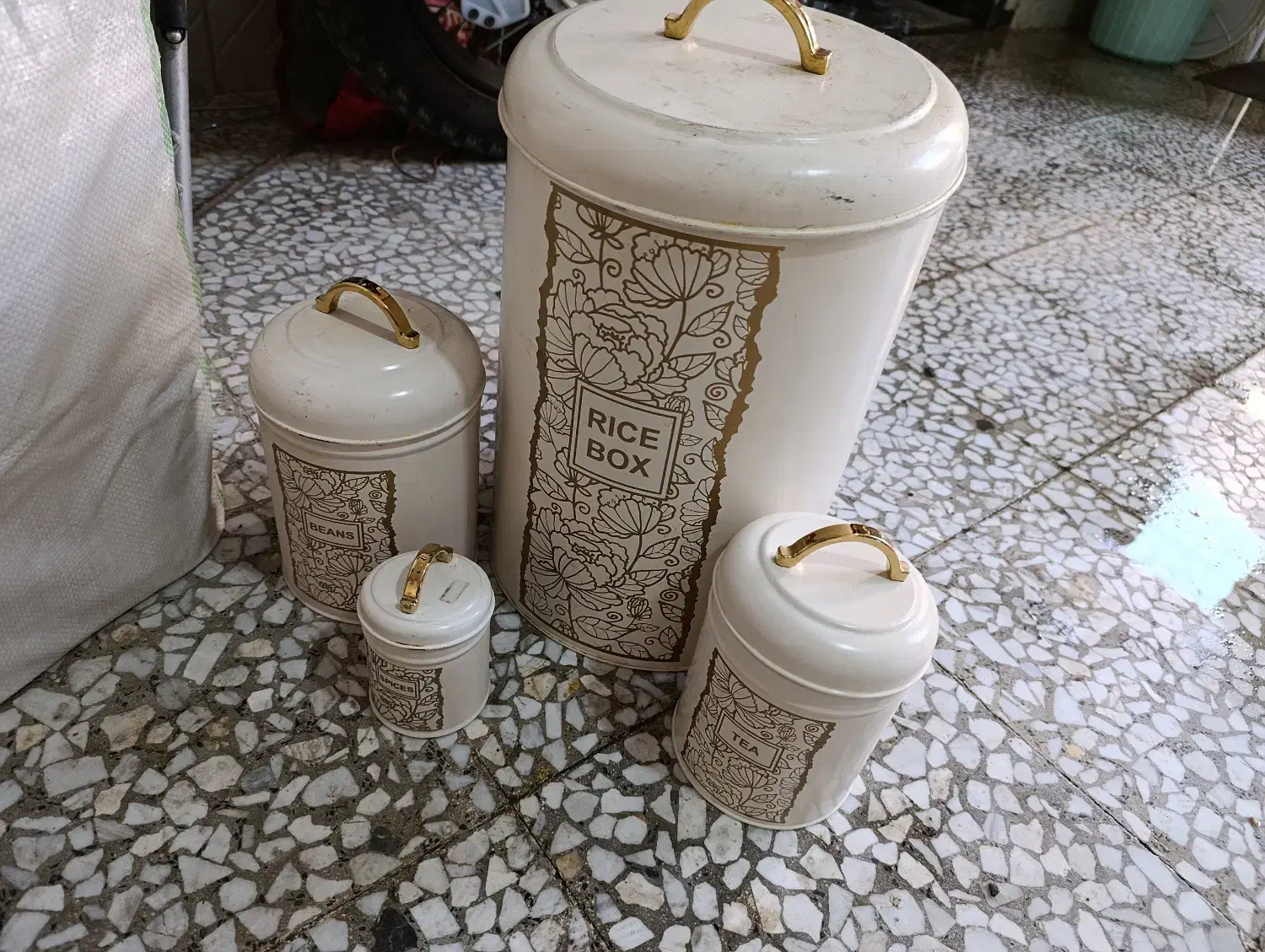 بانکه های فلزی کاملا سالم|ظروف نگهدارنده، پلاستیکی، یک‌بارمصرف|نجف‌آباد, شریعتی|دیوار