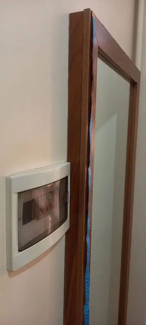 آینه قدی با قاب چوبی|آینه|میانه, |دیوار