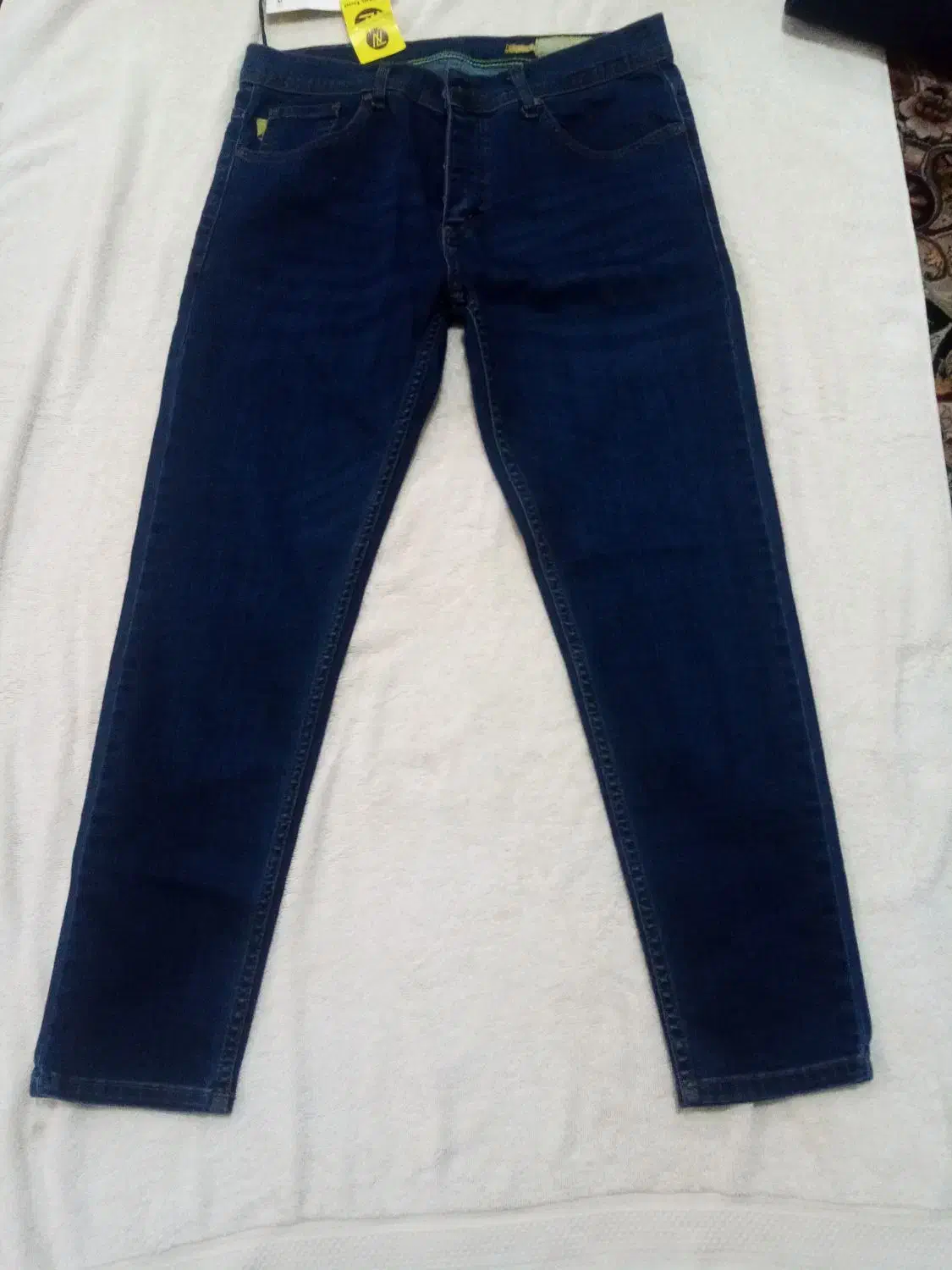 شلوار جین نو|لباس|مرودشت, مسجد رسول‎|دیوار