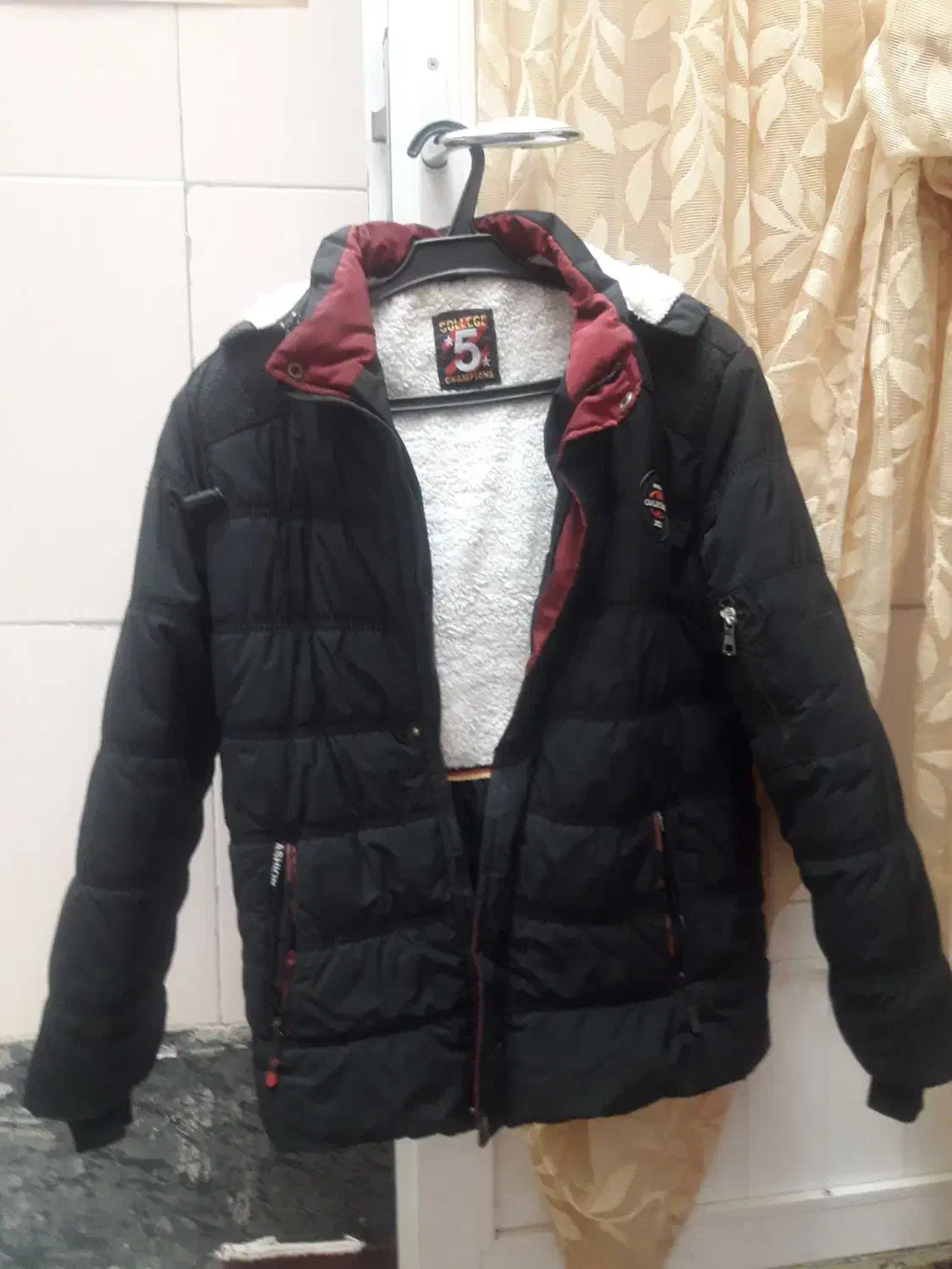 کپشن|لباس|سبزوار, گلشن|دیوار