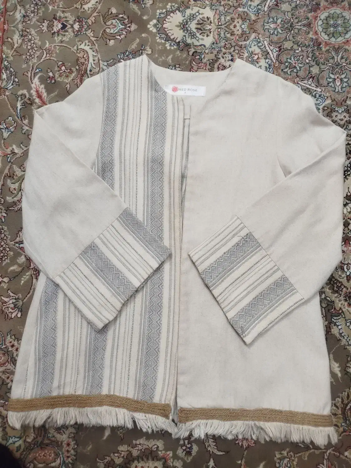 مانتو مزونی|لباس|باغستان, |دیوار